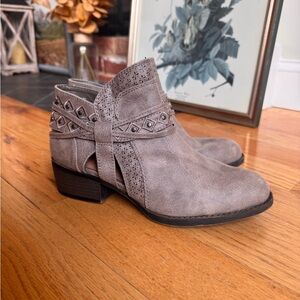 Women’s Studded Cutout Ankle Booties in Grey